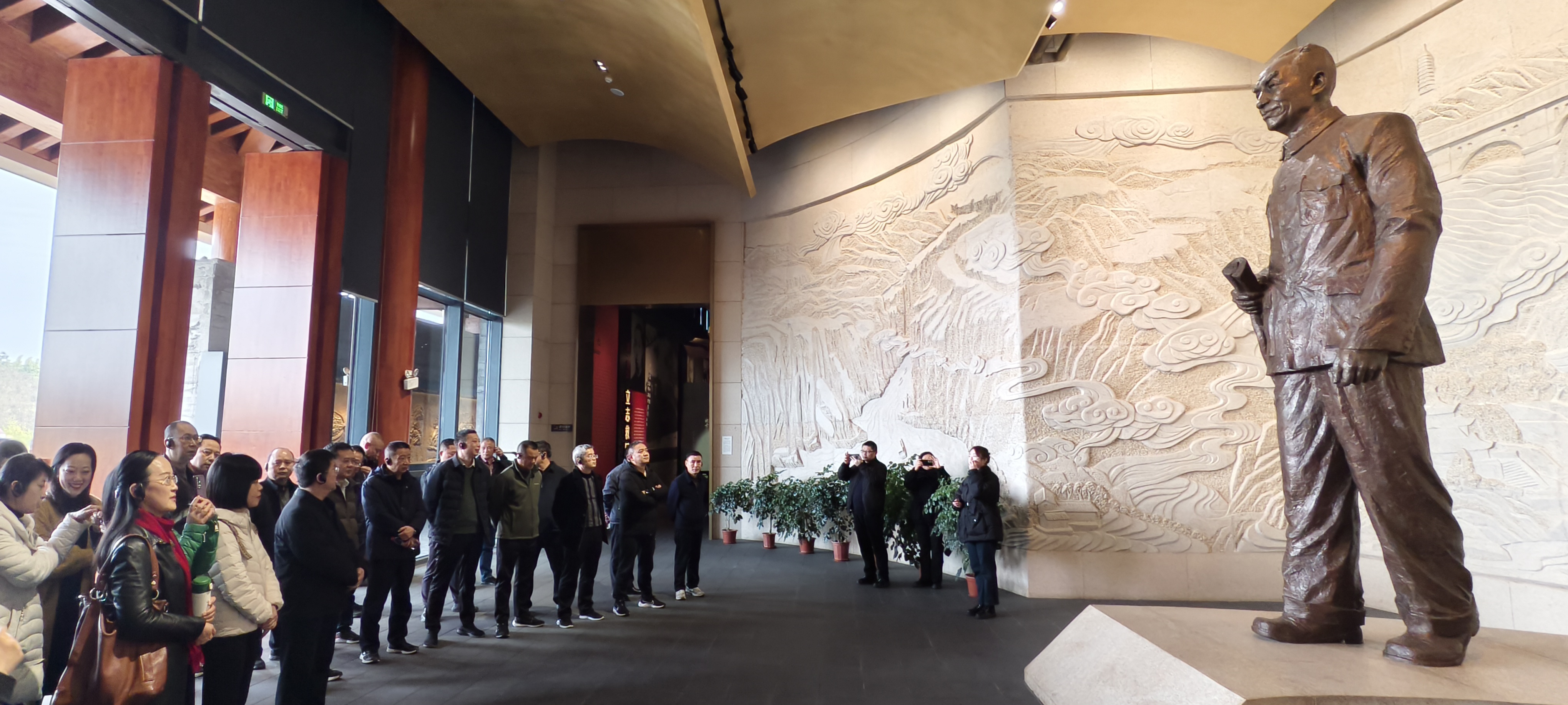3月19日下午参观吴玉章展陈馆1.jpg